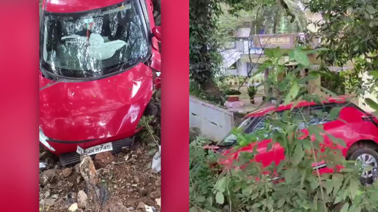 പാലക്കാട് കാര് മതിലിൽ ഇടിച്ച് രണ്ട് സ്ത്രീകള്ക്ക് ദാരുണാന്ത്യം പാലക്കാട് കാര് മതിലിൽ ഇടിച്ച് രണ്ട് സ്ത്രീകള്ക്ക് ദാരുണാന്ത്യം