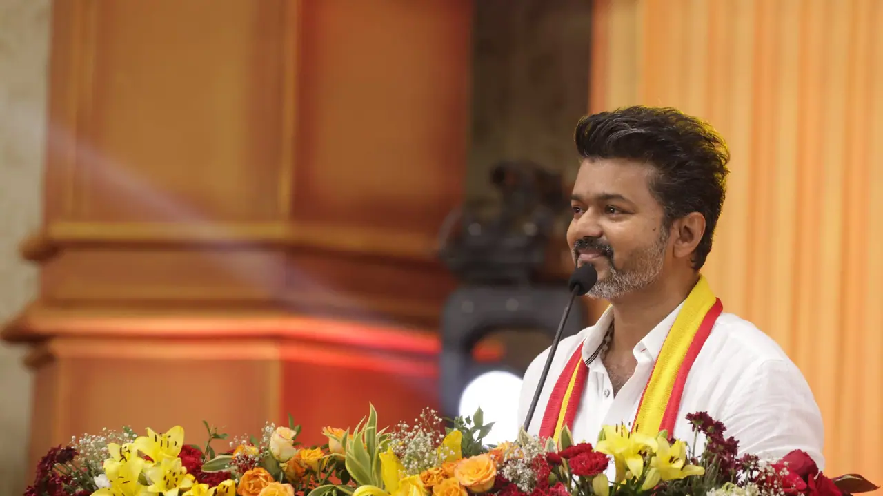 ஈரோடு கிழக்கு இடைத்தேர்தலில் இருந்து பின்வாங்கும் விஜய்?; இதுதான் காரணம்; அதிமுகவுக்கு ஆதரவா? 