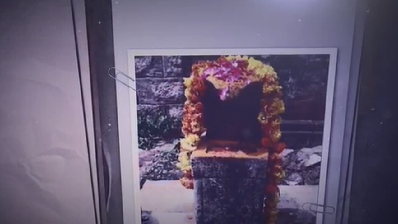 ക്ഷേത്രത്തോട് ചേർന്നുള്ള നാഗവിളക്ക് ഇളക്കി കുളത്തിലിട്ടു; നഗരസഭ കൗണ്സിലർ അടക്കം മൂന്ന് പേർ റിമാൻഡിൽ ക്ഷേത്രത്തോട് ചേർന്നുള്ള നാഗവിളക്ക് ഇളക്കി കുളത്തിലിട്ടു; നഗരസഭ കൗണ്സിലർ അടക്കം മൂന്ന് പേർ റിമാൻഡിൽ