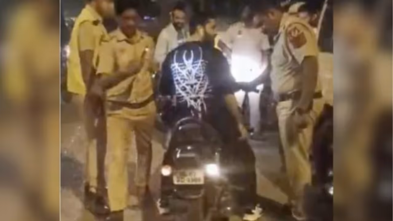 ശബ്ദമുണ്ടാക്കാൻ ബുള്ളറ്റിന്റെ സൈലൻസറിൽ മോഡിഫിക്കേഷൻ; പിടിച്ചപ്പോൾ ഫോൺ വിളിച്ച് അച്ഛനെ വരുത്തി പൊലീസുകാരെ തല്ലി