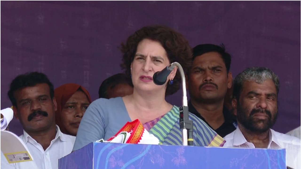 'മുണ്ടക്കൈ ദുരന്തത്തിൽ രക്ഷപ്പെട്ടവരെ കാണാൻ പ്രധാനമന്ത്രി വന്നു, പക്ഷേ അവർക്ക് വേണ്ടത് നൽകിയില്ല'; പ്രിയങ്ക