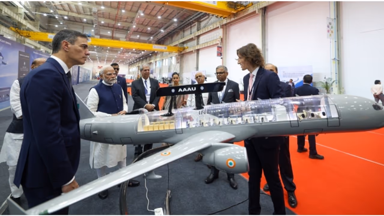 'മേക്ക് ഇൻ ഇന്ത്യ, മേക്ക് ഫോർ ദ വേൾഡ്'; ടാറ്റ എയർക്രാഫ്റ്റ് കോംപ്ലക്സ് ഉദ്ഘാടനം ചെയ്ത് പ്രധാനമന്ത്രി 'മേക്ക് ഇൻ ഇന്ത്യ, മേക്ക് ഫോർ ദ വേൾഡ്'; ടാറ്റ എയർക്രാഫ്റ്റ് കോംപ്ലക്സ് ഉദ്ഘാടനം ചെയ്ത് പ്രധാനമന്ത്രി