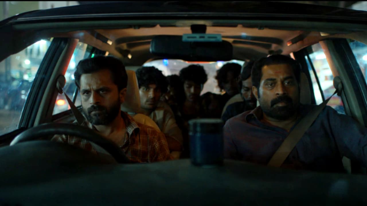 സുരാജിനൊപ്പം ഹൃദു ഹറൂണ്; സ്ക്രീനില് തീപ്പൊരിയാവാന് 'മുറ': ട്രെയ്ലര് സുരാജിനൊപ്പം ഹൃദു ഹറൂണ്; സ്ക്രീനില് തീപ്പൊരിയാവാന് 'മുറ': ട്രെയ്ലര്