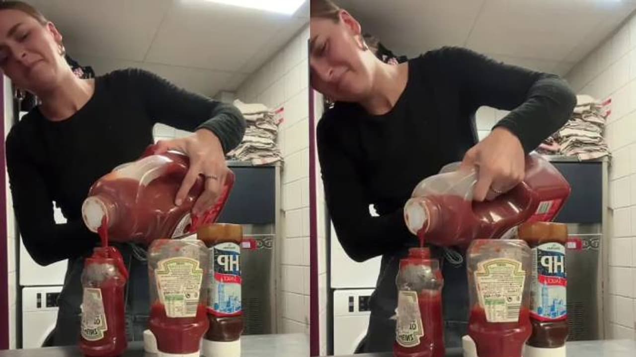 ഹോട്ടൽ വെയിട്രസായ യുവതിയുടെ വിചിത്രമായ ഫോബിയ, ഇങ്ങനെയാണെങ്കിൽ ഈ ജോലി എങ്ങനെ ചെയ്യുമെന്ന് സോഷ്യൽമീഡിയ