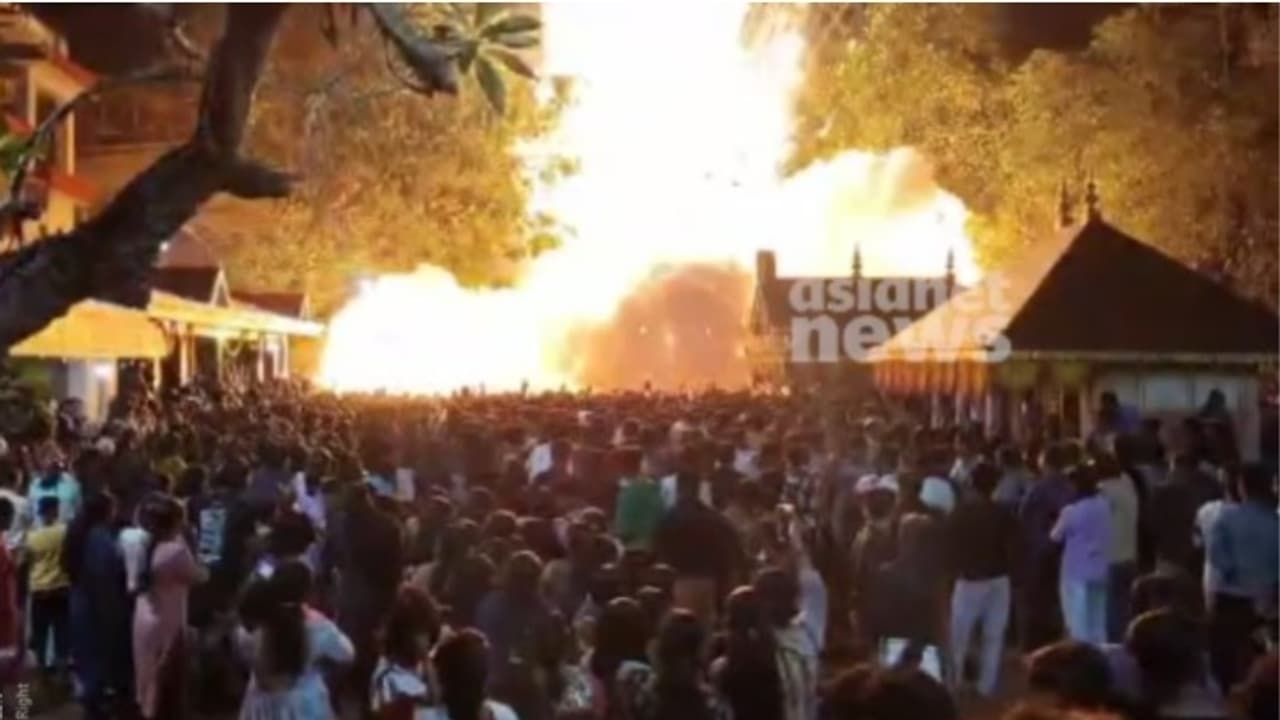 നീലേശ്വരത്ത് കളിയാട്ടത്തിനിടെ പടക്കപ്പുരയ്ക്ക് തീപിടിച്ചു; 154 പേർക്ക് പരിക്ക്, എട്ട് പേരുടെ നില ഗുരുതരം നീലേശ്വരത്ത് കളിയാട്ടത്തിനിടെ പടക്കപ്പുരയ്ക്ക് തീപിടിച്ചു; 154 പേർക്ക് പരിക്ക്, എട്ട് പേരുടെ നില ഗുരുതരം