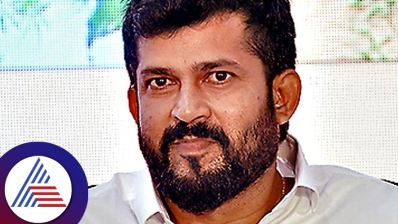 ಹಿಂದೂಗಳ ಜಮೀನು 'ವಕ್ಫ್ ಆಸ್ತಿ' ಅಂತಾರಲ್ಲ ಅದೇನು ಸೌದಿಯ ಮುಲ್ಲಾಗಳು ಕೊಟ್ಟ ಆಸ್ತಿನಾ?: ಪ್ರತಾಪ್ ಸಿಂಹ ವಾಗ್ದಾಳಿ ಹಿಂದೂಗಳ ಜಮೀನು 'ವಕ್ಫ್ ಆಸ್ತಿ' ಅಂತಾರಲ್ಲ ಅದೇನು ಸೌದಿಯ ಮುಲ್ಲಾಗಳು ಕೊಟ್ಟ ಆಸ್ತಿನಾ?: ಪ್ರತಾಪ್ ಸಿಂಹ ವಾಗ್ದಾಳಿ