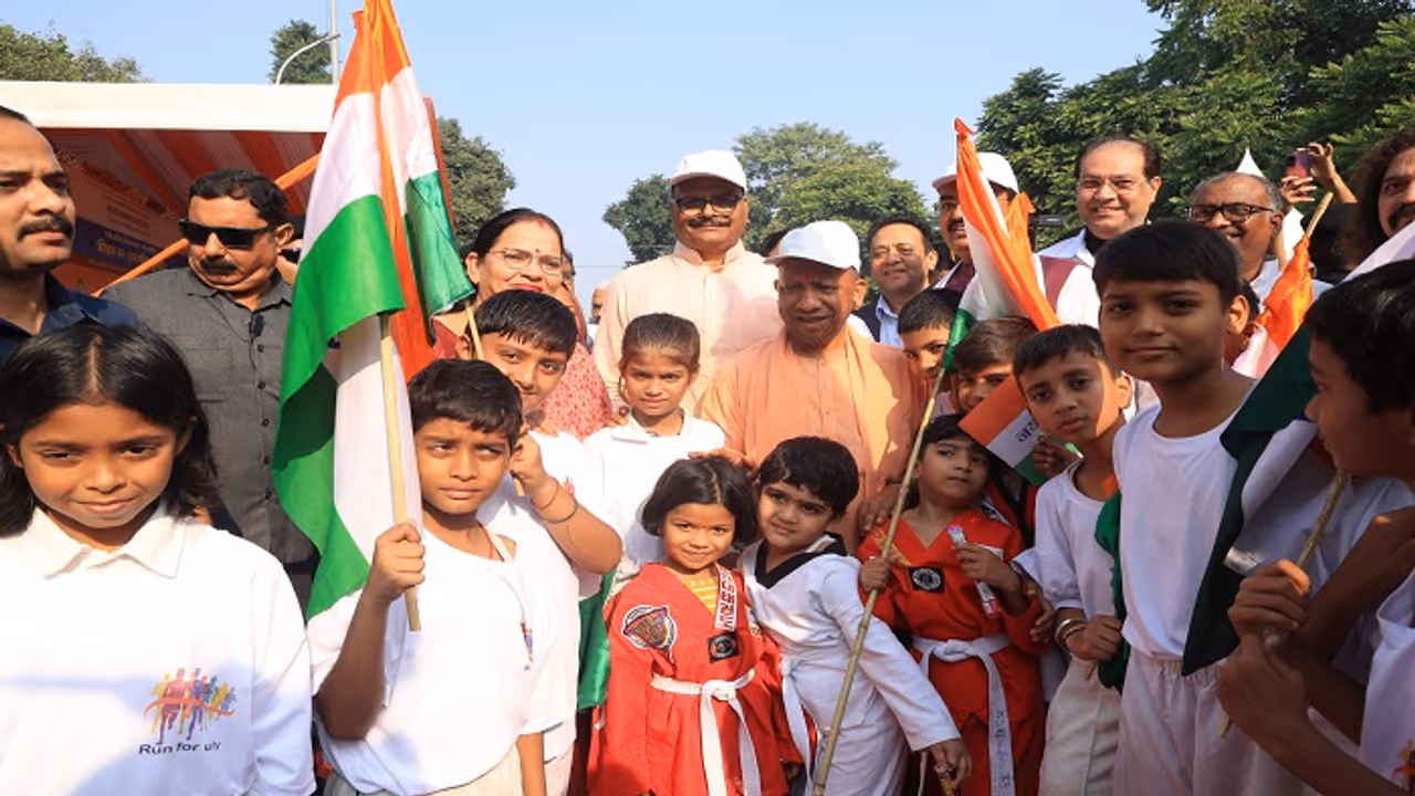 ಸರ್ದಾರ್ ಪಟೇಲ್ 150ನೇ ಜನ್ಮದಿನ, 'ಏಕತಾ ಓಟ'ಕ್ಕೆ ಚಾಲನೆ ನೀಡಿದ ಸಿಎಂ ಯೋಗಿ