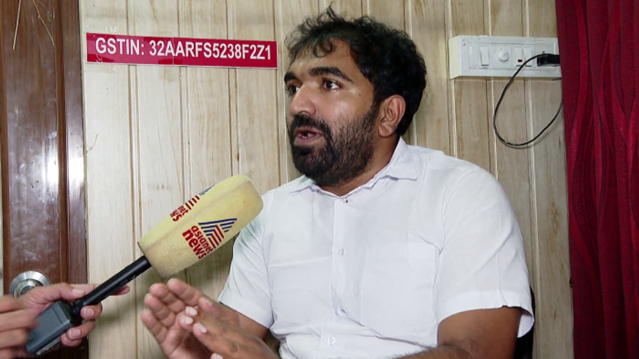 പൊതുപരിപാടികളിൽ നിന്നൊഴിവാക്കുന്നുവെന്ന് പരാതി; ചാണ്ടി ഉമ്മൻ എംഎൽഎ അവകാശ ലംഘന നോട്ടീസ് നൽകി പൊതുപരിപാടികളിൽ നിന്നൊഴിവാക്കുന്നുവെന്ന് പരാതി; ചാണ്ടി ഉമ്മൻ എംഎൽഎ അവകാശ ലംഘന നോട്ടീസ് നൽകി