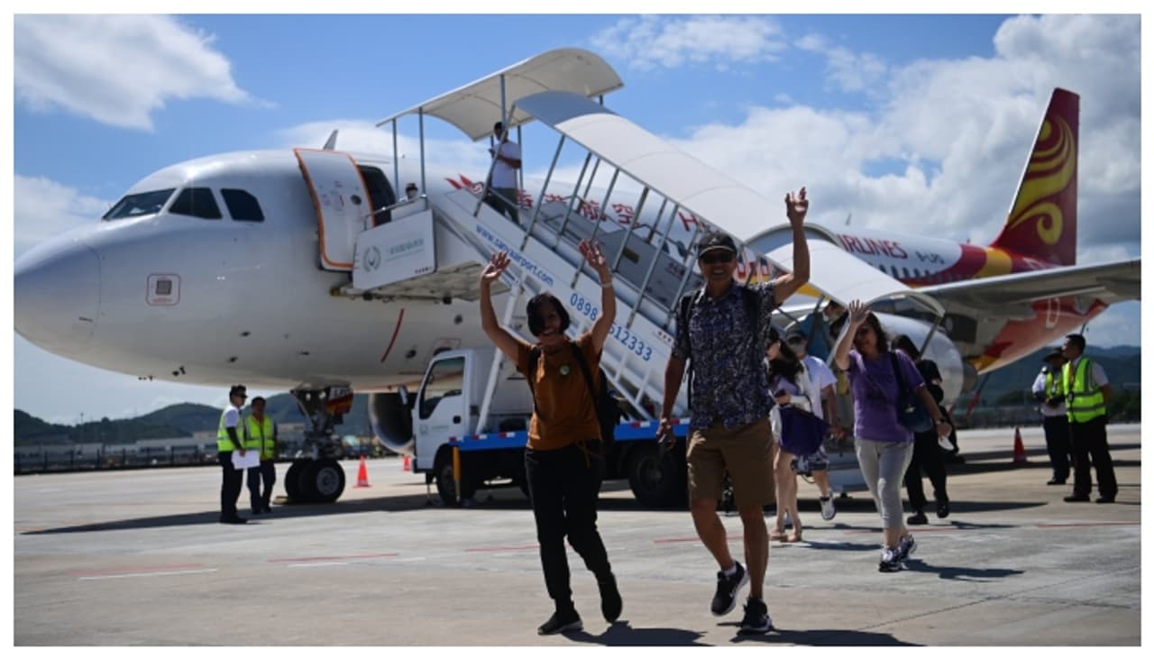 വിമാനത്തിൽ ബഹളം വച്ച ഇന്ത്യക്കാരനോട് 'മനുഷ്യനെ പോലെ പെരുമാറാൻ' ആവശ്യപ്പെട്ട് സഹയാത്രക്കാരൻ; കുറിപ്പ് വൈറൽ 