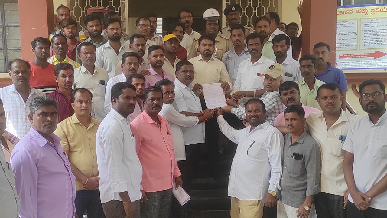 Gadag: ಒಳಮೀಸಲಾತಿ ಜಾರಿಗೊಳಿಸುವ ಪ್ರಸ್ತಾವ ವಿರೋಧಿಸಿ ಪ್ರತಿಭಟನೆ