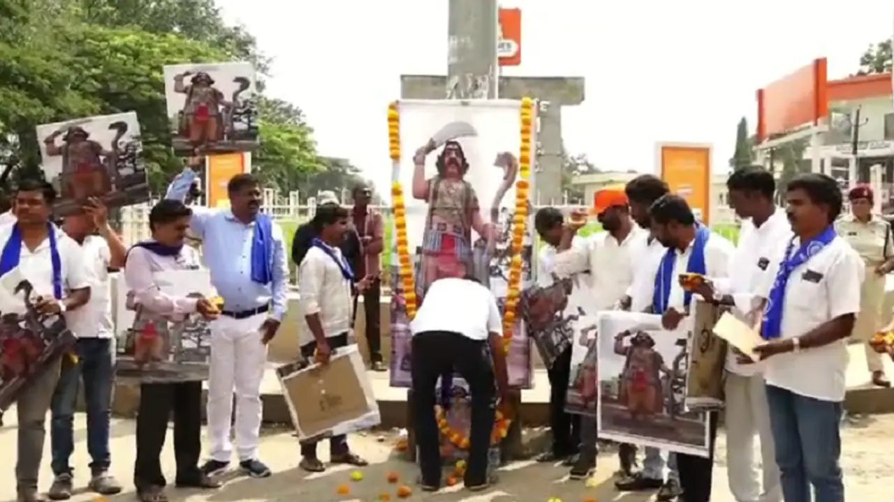 Chikkamagaluru: ಅನುಮತಿ ನಿರಾಕರಣೆ ಮಧ್ಯೆಯೂ ದಲಿತ ಪರ ಸಂಘಟನೆಗಳಿಂದ ಮಹಿಷಾ ದಸರಾ ಆಚರಣೆ