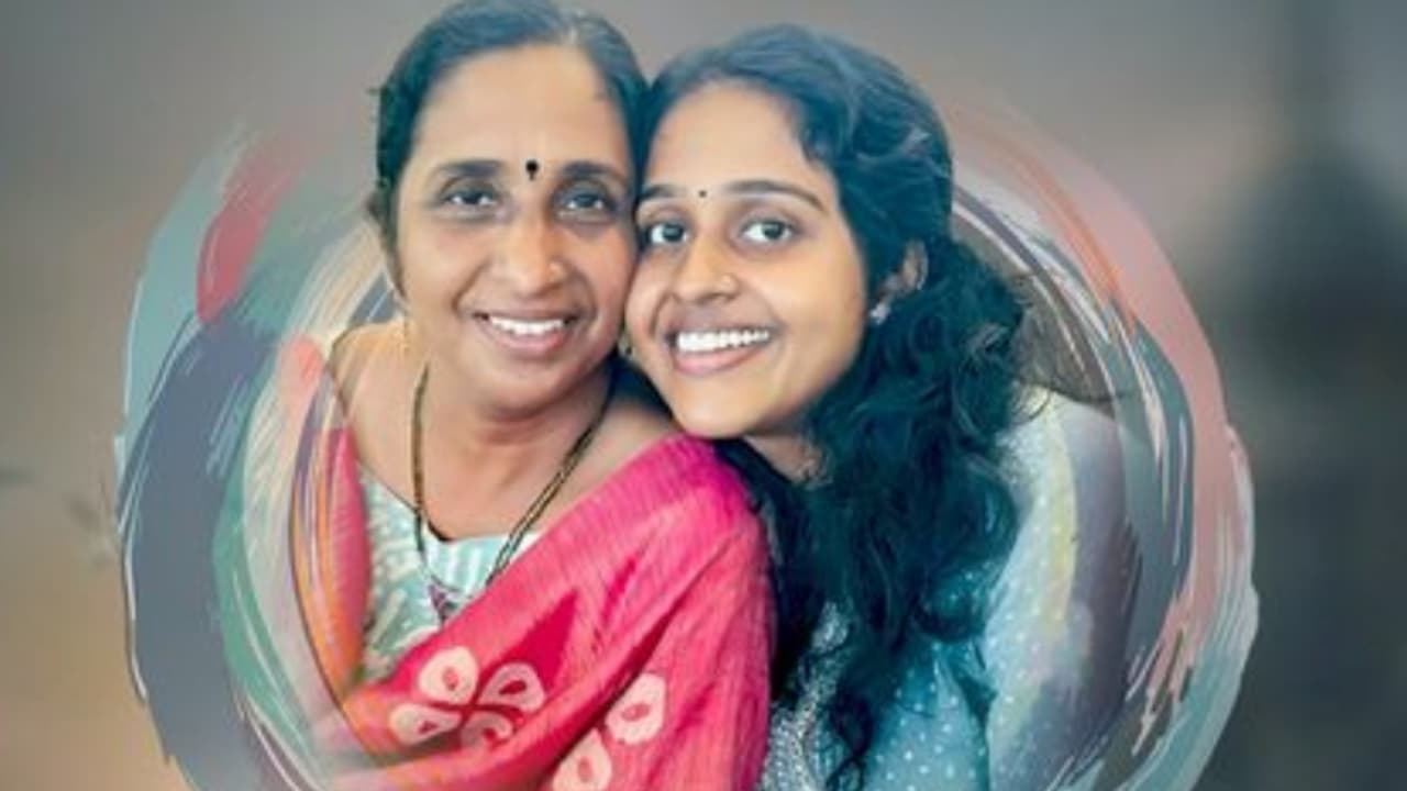 സ്വപ്നങ്ങൾക്ക് നിറം പകർന്ന് കണ്ടക്ടറായ അമ്മ; ട്രിപ്പിൾ ഗോൾഡ് മെഡൽ തിളക്കത്തിൽ അനഘ സ്വപ്നങ്ങൾക്ക് നിറം പകർന്ന് കണ്ടക്ടറായ അമ്മ; ട്രിപ്പിൾ ഗോൾഡ് മെഡൽ തിളക്കത്തിൽ അനഘ