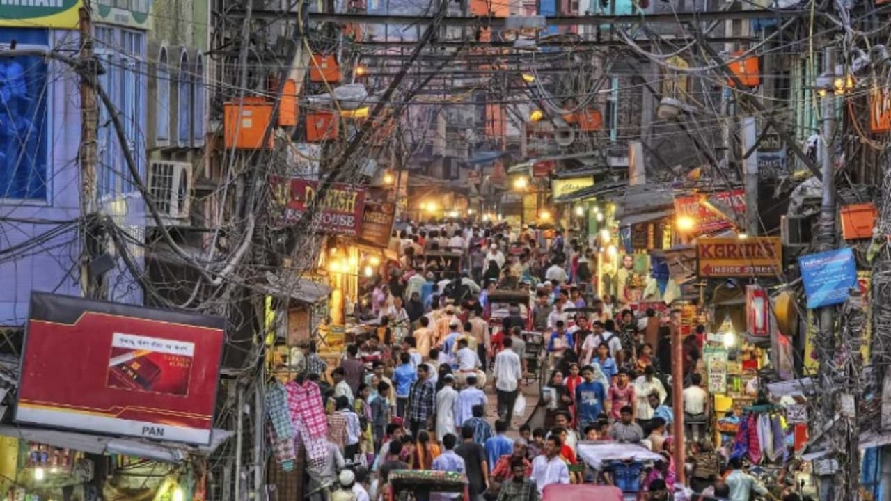 ഭാര്യയോടൊപ്പം ചാന്ദ്നി ചൗക് മാർക്കറ്റ് കാണാണെത്തിയ ഫ്രഞ്ച് അംബാസഡറുടെ ഫോൺ മോഷ്ടിച്ചു; നാല് പേർ പിടിയിൽ ഭാര്യയോടൊപ്പം ചാന്ദ്നി ചൗക് മാർക്കറ്റ് കാണാണെത്തിയ ഫ്രഞ്ച് അംബാസഡറുടെ ഫോൺ മോഷ്ടിച്ചു; നാല് പേർ പിടിയിൽ