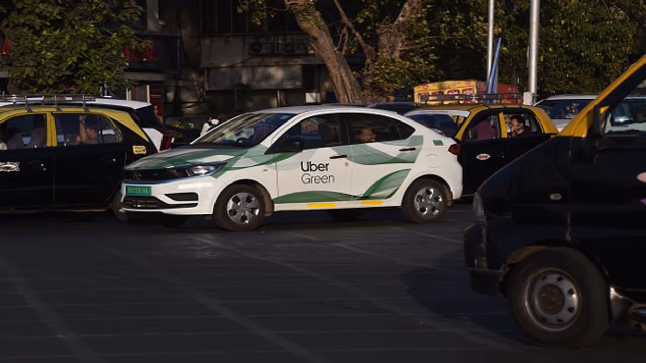 Taxi scam in Bengaluru? Man claims passengers forced to pay extra fare mid trip; Internet reacts; see post Taxi scam in Bengaluru? Man claims passengers forced to pay extra fare mid trip; Internet reacts; see post