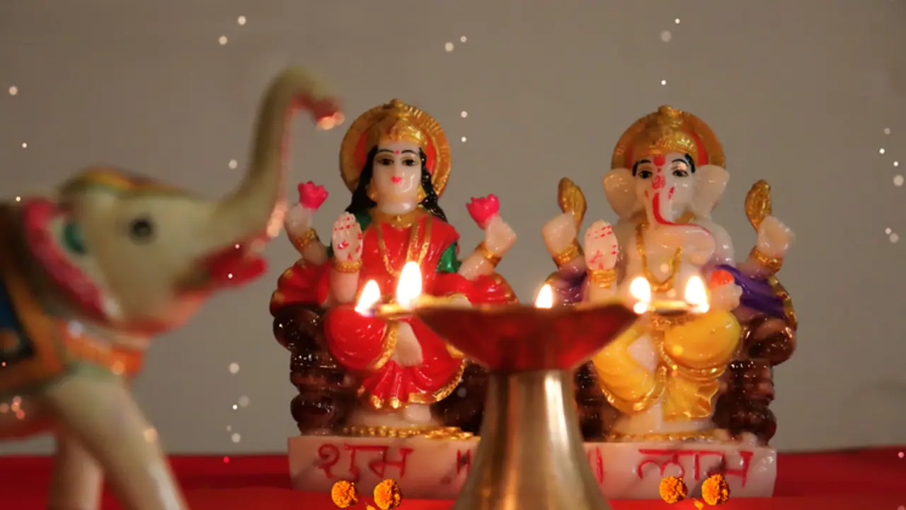 ದೀಪಾವಳಿ ಹಬ್ಬದ ಸಂಭ್ರಮ, ಟಾಪ್ 15 ಆರತಿಗಳು ದೀಪಾವಳಿ ಹಬ್ಬದ ಸಂಭ್ರಮ, ಟಾಪ್ 15 ಆರತಿಗಳು