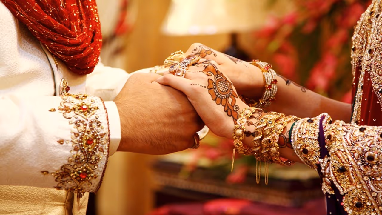 51 year old Brazilian woman leaves husband, travels to India to marry 30 year old Gujarat man 51 year old Brazilian woman leaves husband, travels to India to marry 30 year old Gujarat man