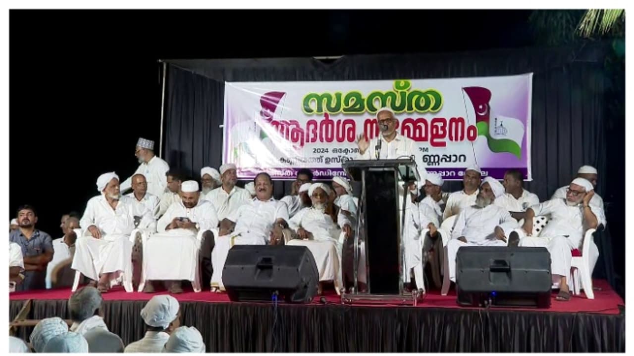 സമസ്തയിലെ തർക്കം തെരുവിലേക്ക്; ഉമർഫൈസി മുക്കത്തെ മുശാവറയിൽ നിന്ന് പുറത്താക്കണമെന്ന് പ്രമേയം സമസ്തയിലെ തർക്കം തെരുവിലേക്ക്; ഉമർഫൈസി മുക്കത്തെ മുശാവറയിൽ നിന്ന് പുറത്താക്കണമെന്ന് പ്രമേയം