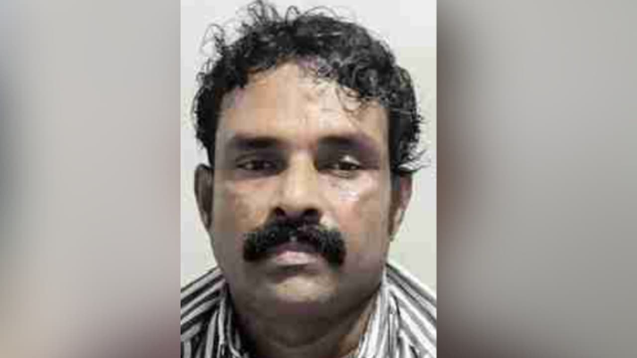 റേഷൻ കടയിലെത്തി കൂടുതൽ സാധനങ്ങൾ ആവശ്യപ്പെട്ടു; പിന്നാലെ ദേഹോപദ്രവം, അരിയും ആട്ടയും കവർന്നു, പ്രതി പിടിയിൽ റേഷൻ കടയിലെത്തി കൂടുതൽ സാധനങ്ങൾ ആവശ്യപ്പെട്ടു; പിന്നാലെ ദേഹോപദ്രവം, അരിയും ആട്ടയും കവർന്നു, പ്രതി പിടിയിൽ