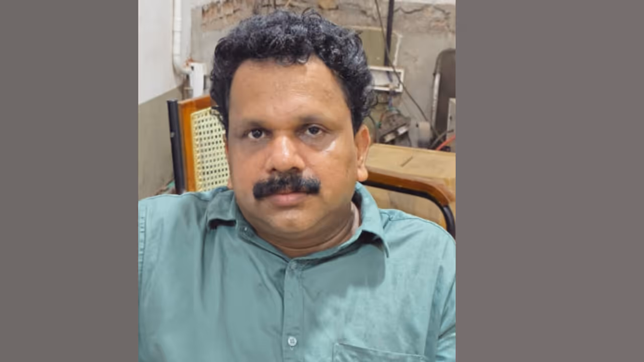 മാഹിയിൽ നിന്ന് പേരാമ്പ്രയിലെത്തിയ ഓട്ടോ, രഹസ്യവിവരത്തിൽ പരിശോധന, മ്യൂസിക് സ്പീക്കറിനുള്ളില്‍ 22 ലിറ്റര്‍ മദ്യം