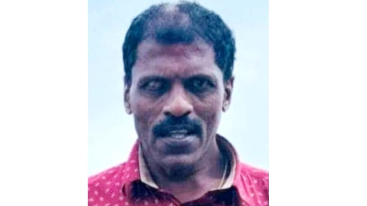 മൂന്നാർ യാത്ര കഴിഞ്ഞ് മടങ്ങവെ റോഡ് മുറിച്ചുകടക്കുന്നതിനിടെ അപകടം; ഗുരുതരമായി പരിക്കേറ്റ യുവാവ് മരിച്ചു