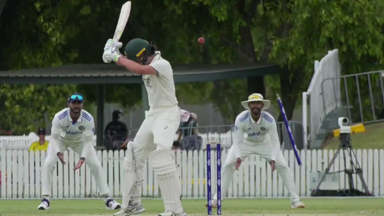 ഇനിയും ഏഴ് വിക്കറ്റെടുക്കണം! തോല്വി മുന്നില് കണ്ട് ഇന്ത്യന് യുവനിര; ഓസ്ട്രേലിയ എ വിജയത്തിലേക്ക് ഇനിയും ഏഴ് വിക്കറ്റെടുക്കണം! തോല്വി മുന്നില് കണ്ട് ഇന്ത്യന് യുവനിര; ഓസ്ട്രേലിയ എ വിജയത്തിലേക്ക്