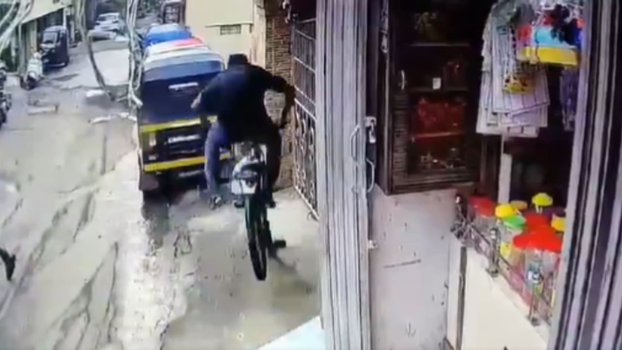 കൈവിട്ട വേഗം, അമിത വേഗത്തിലെത്തിയ സൈക്കിൾ നേരെ ചെന്നിടിച്ചത് മതിലിന്റെ കോണിൽ, 16 കാരൻ തൽക്ഷണം മരിച്ചു