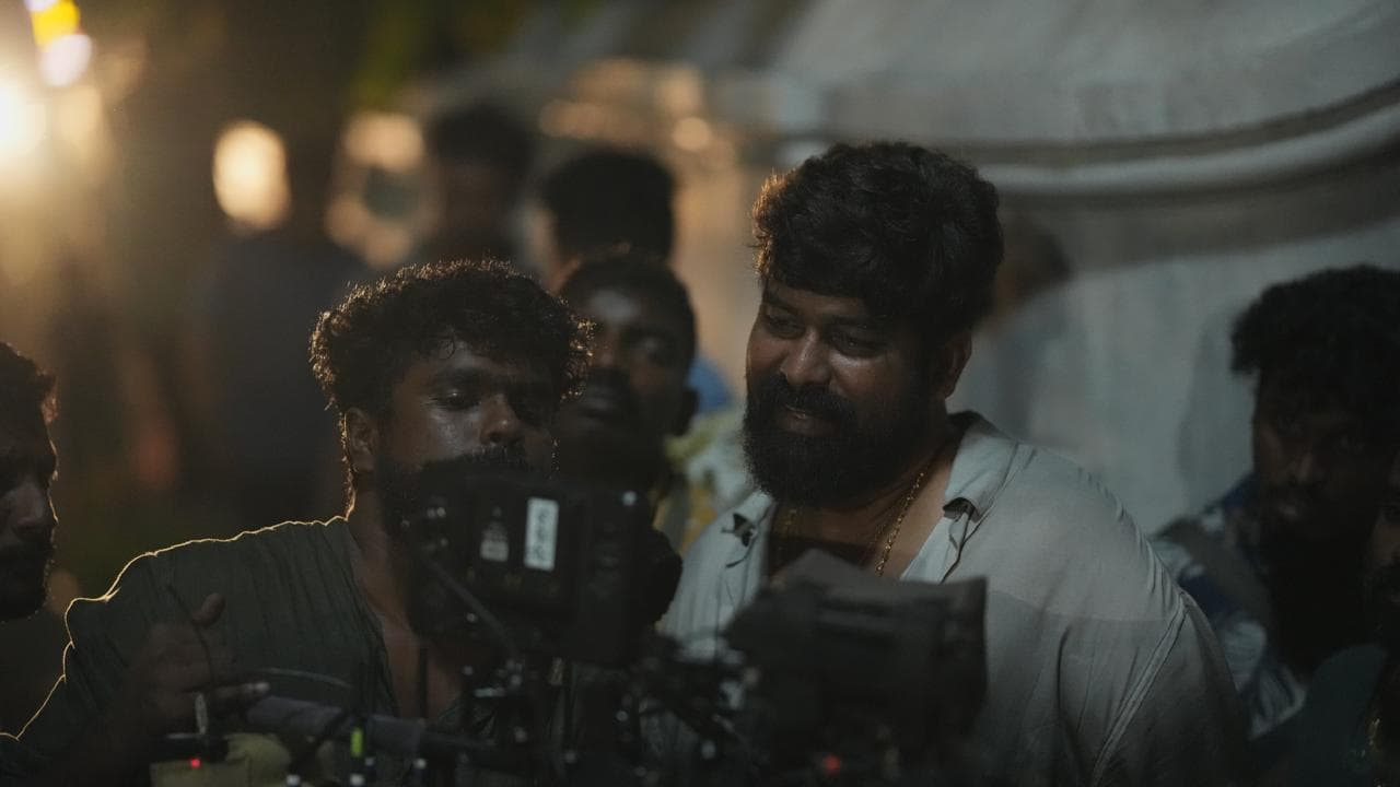 ആക്ഷൻ അല്ല, ഇനി റൊമാന്റിക് കോമഡി: 'പണി' ഛായാഗ്രാഹകൻ ജിന്റോ ജോർജ് ആക്ഷൻ അല്ല, ഇനി റൊമാന്റിക് കോമഡി: 'പണി' ഛായാഗ്രാഹകൻ ജിന്റോ ജോർജ്