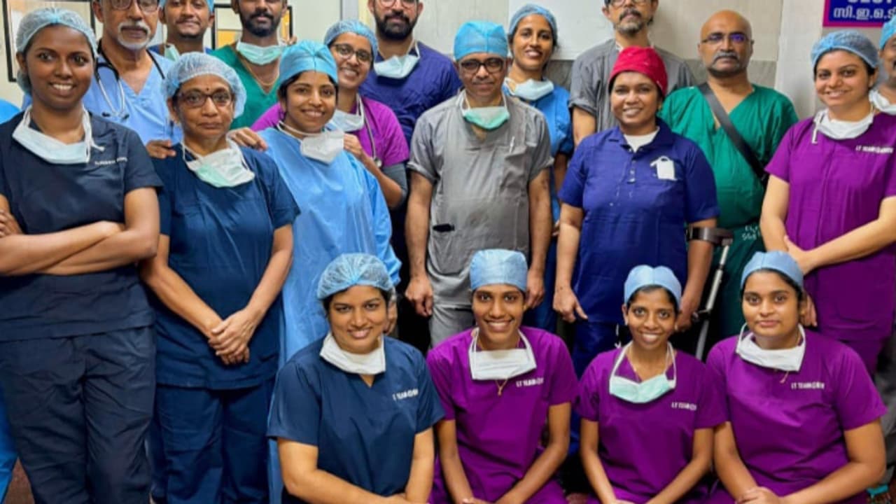 ആകെ 10 പേർ, 10ഉം വിജയം, 57കാരന്റെ കരള് മാറ്റിവയ്ക്കല് ശസ്ത്രക്രിയ പൂർത്തിയായി; അഭിമാനമായി മെഡിക്കൽ കോളേജുകൾ ആകെ 10 പേർ, 10ഉം വിജയം, 57കാരന്റെ കരള് മാറ്റിവയ്ക്കല് ശസ്ത്രക്രിയ പൂർത്തിയായി; അഭിമാനമായി മെഡിക്കൽ കോളേജുകൾ