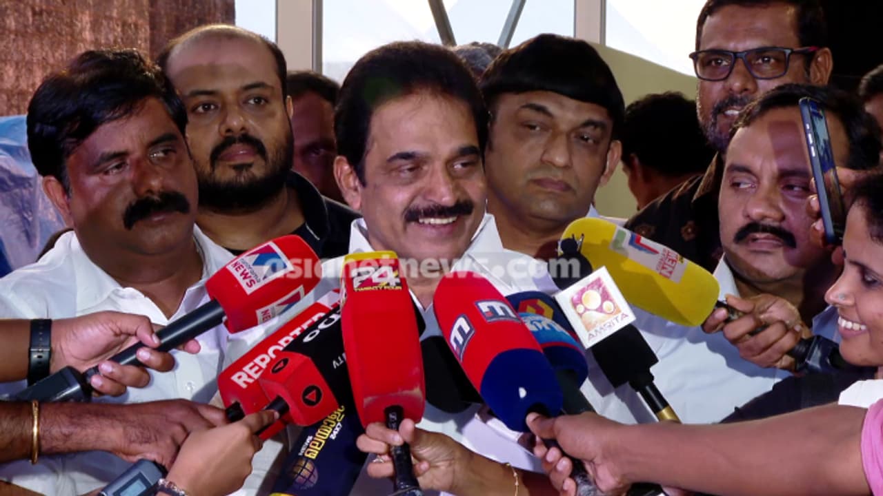 പാലക്കാട് കോൺഗ്രസിലെ കൊഴിഞ്ഞുപോക്ക് മാധ്യമസൃഷ്ടി മാത്രമെന്ന് കെ സി വേണുഗോപാൽ; ഉത്തരം 23നെന്ന് മറുപടി പാലക്കാട് കോൺഗ്രസിലെ കൊഴിഞ്ഞുപോക്ക് മാധ്യമസൃഷ്ടി മാത്രമെന്ന് കെ സി വേണുഗോപാൽ; ഉത്തരം 23നെന്ന് മറുപടി