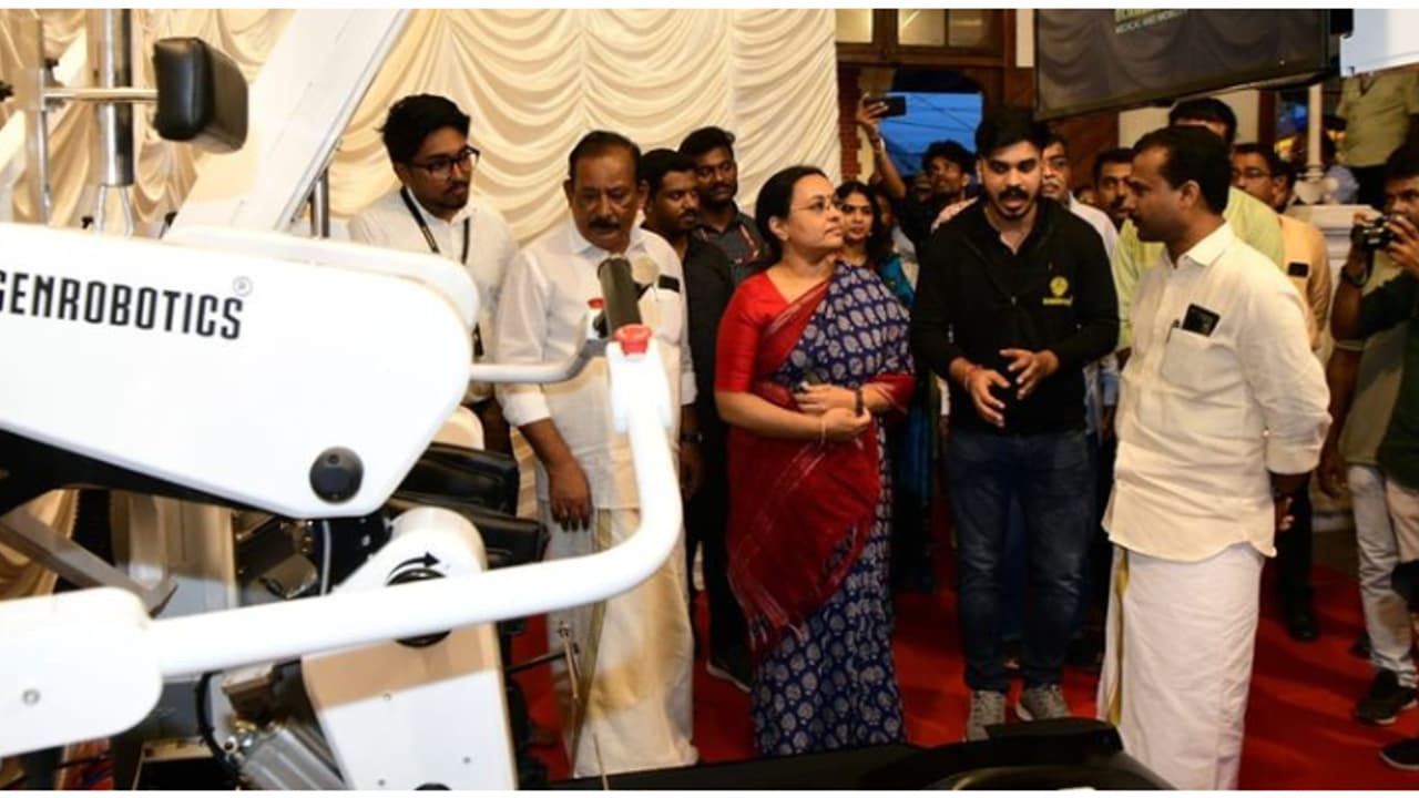 പക്ഷാഘാത രോഗികൾക്കായി ജനറൽ ആശുപത്രിയിലെ ജി ഗെയ്റ്റർ; ആശ്വാസമേകിയത് നിരവധി രോഗികൾക്ക് പക്ഷാഘാത രോഗികൾക്കായി ജനറൽ ആശുപത്രിയിലെ ജി ഗെയ്റ്റർ; ആശ്വാസമേകിയത് നിരവധി രോഗികൾക്ക്