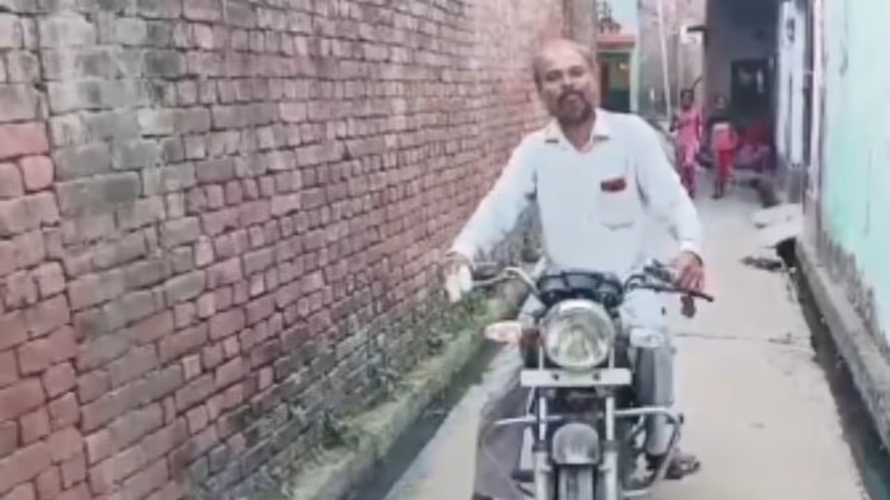 விவசாயி உருவாக்கிய எலெக்ட்ரிக் பைக்! 10 ரூபாயில் 50 கி.மீ. மைலேஜ்!!