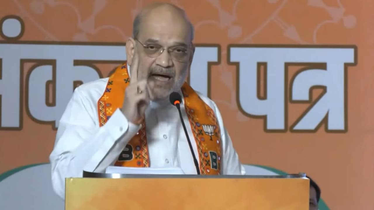 ഗോത്രവർഗക്കാരുടെ പെണ്‍മക്കളെ നുഴഞ്ഞുകയറ്റക്കാർ വശീകരിച്ച് വിവാഹംചെയ്യുന്നു, അവർ സുരക്ഷിതരല്ല; അമിത് ഷാ