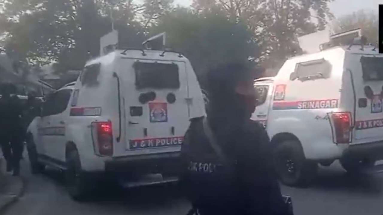 Grenade attack rocks Sunday market in Jammu & Kashmir's Srinagar; over 12 injured (WATCH)