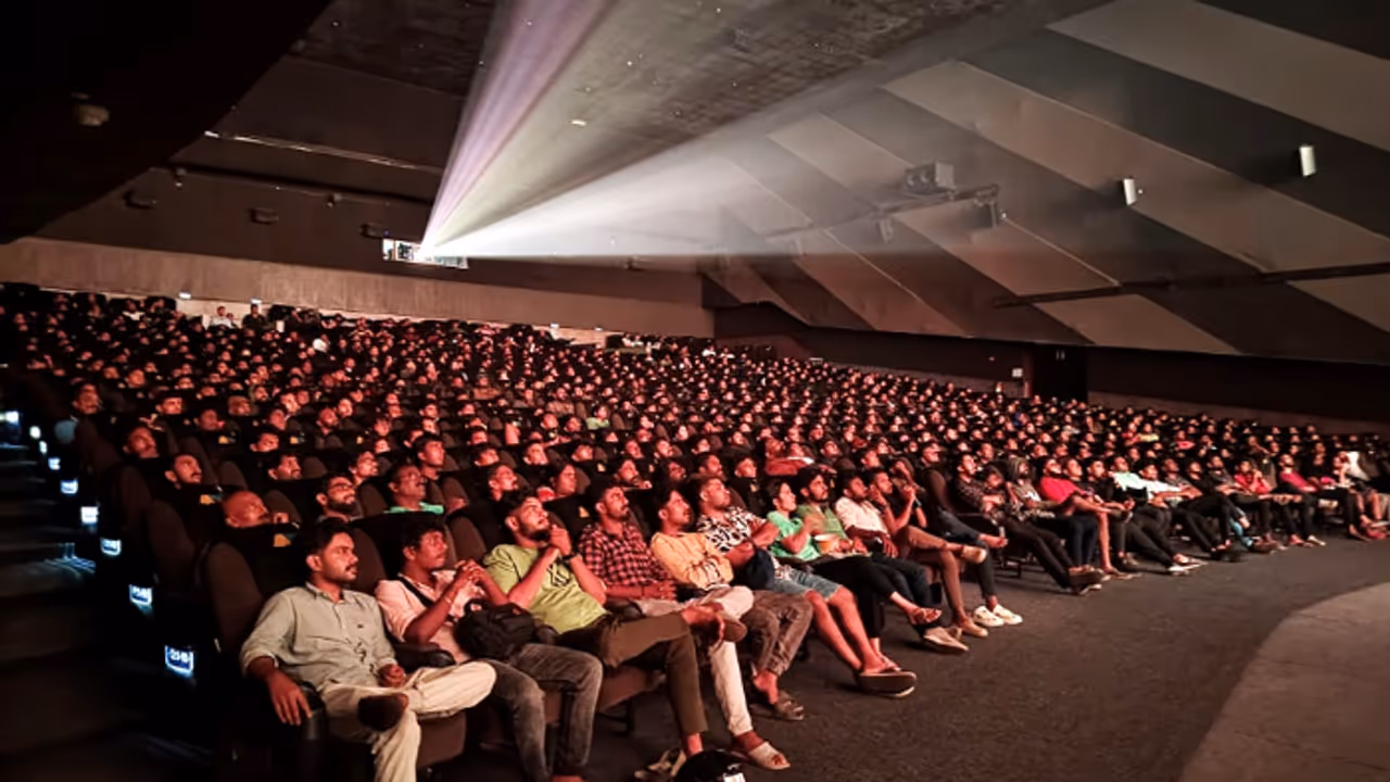 9 മാസം, 7949 കോടി കളക്ഷന്! ഇന്ത്യന് ബോക്സ് ഓഫീസിലെ ടോപ്പ് 10 ല് ഒരേയൊരു മലയാള ചിത്രം 9 മാസം, 7949 കോടി കളക്ഷന്! ഇന്ത്യന് ബോക്സ് ഓഫീസിലെ ടോപ്പ് 10 ല് ഒരേയൊരു മലയാള ചിത്രം