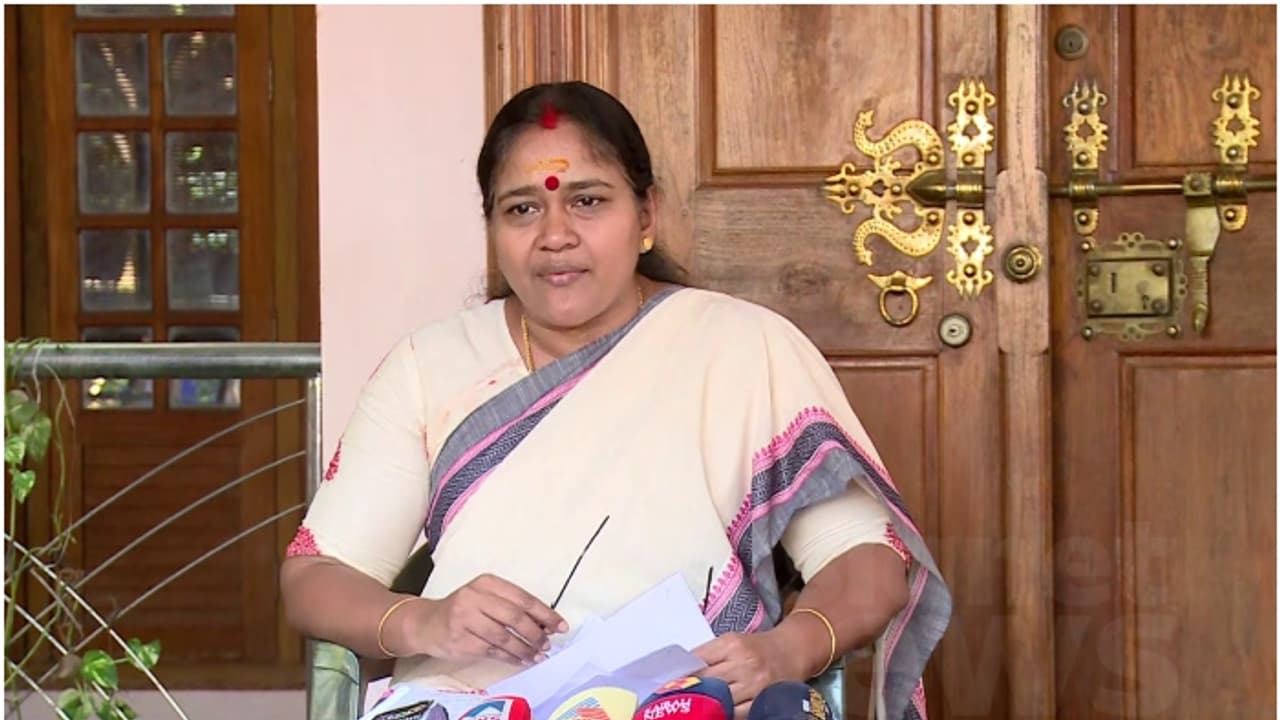 'സതീഷിന് പിന്നിൽ ആന്‍റോ അഗസ്റ്റിൻ'; തന്നെ ആത്മഹത്യയിലേക്ക് തള്ളിവിടാൻ ഇല്ലാക്കഥകൾ പ്രചരിപ്പിക്കുന്നെന്ന് ശോഭ