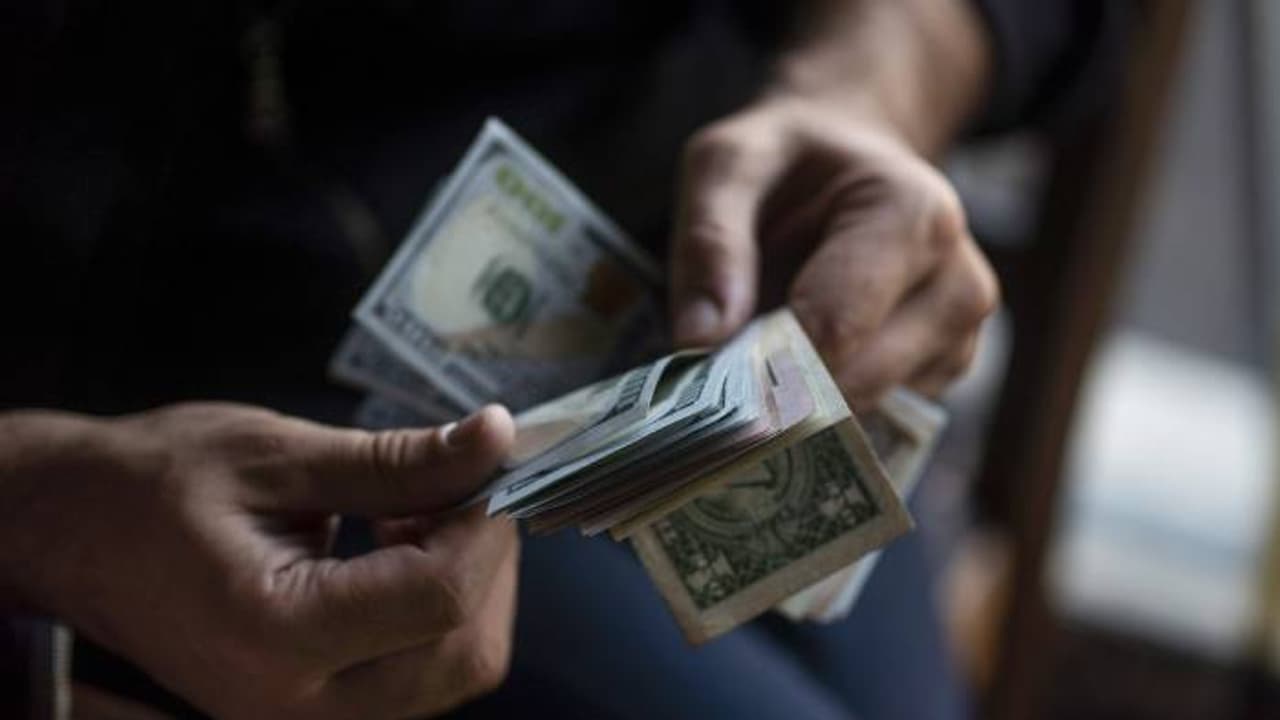 ലഞ്ചെടുക്കാൻ മറന്നത് നന്നായി, തൊഴിലാളിക്ക് 25 കോടി ലോട്ടറിയടിച്ചത് അപ്രതീക്ഷിതമായി