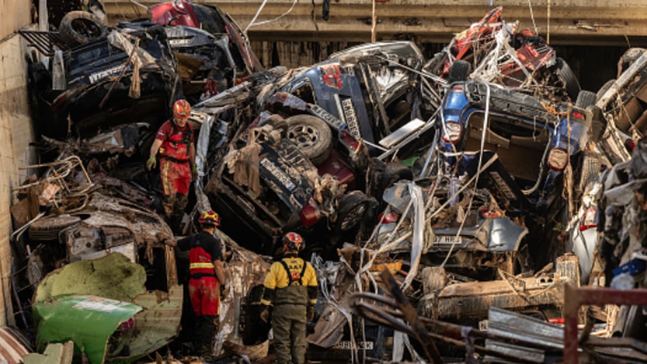 മിന്നൽ പ്രളയം; അണ്ടർപാസിലെ ചെളിയിൽ കാർ മുങ്ങിയത് 3 ദിവസം, യുവതിക്ക് അത്ഭുത രക്ഷ 