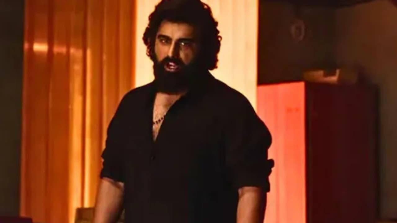 'മറ്റൊരാളുടെ ഭാര്യയെ തട്ടിയെടുത്തവന്‍, അര്‍ജുന്‍ കപൂര്‍ പെര്‍ഫെക്ടാണ്': വീഡിയോ വൈറല്‍, എതിര്‍ത്ത് നെറ്റിസണ്‍