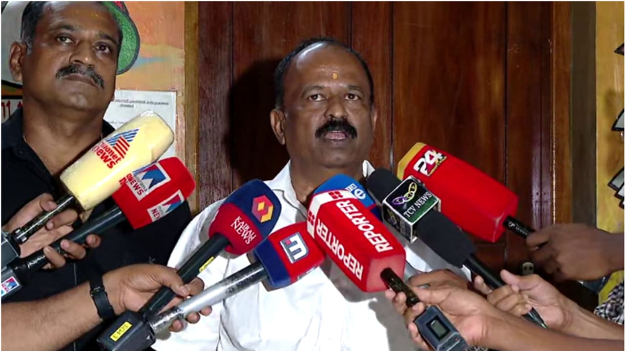 പൂരം കലക്കൽ; 'നടന്നത് കമ്മീഷണറുടെ പൊലീസ് രാജ്', പൊലീസിന്റെ വീഴ്ചകള് അക്കമിട്ടുനിരത്തി ദേവസ്വം ഭാരവാഹികള് പൂരം കലക്കൽ; 'നടന്നത് കമ്മീഷണറുടെ പൊലീസ് രാജ്', പൊലീസിന്റെ വീഴ്ചകള് അക്കമിട്ടുനിരത്തി ദേവസ്വം ഭാരവാഹികള്