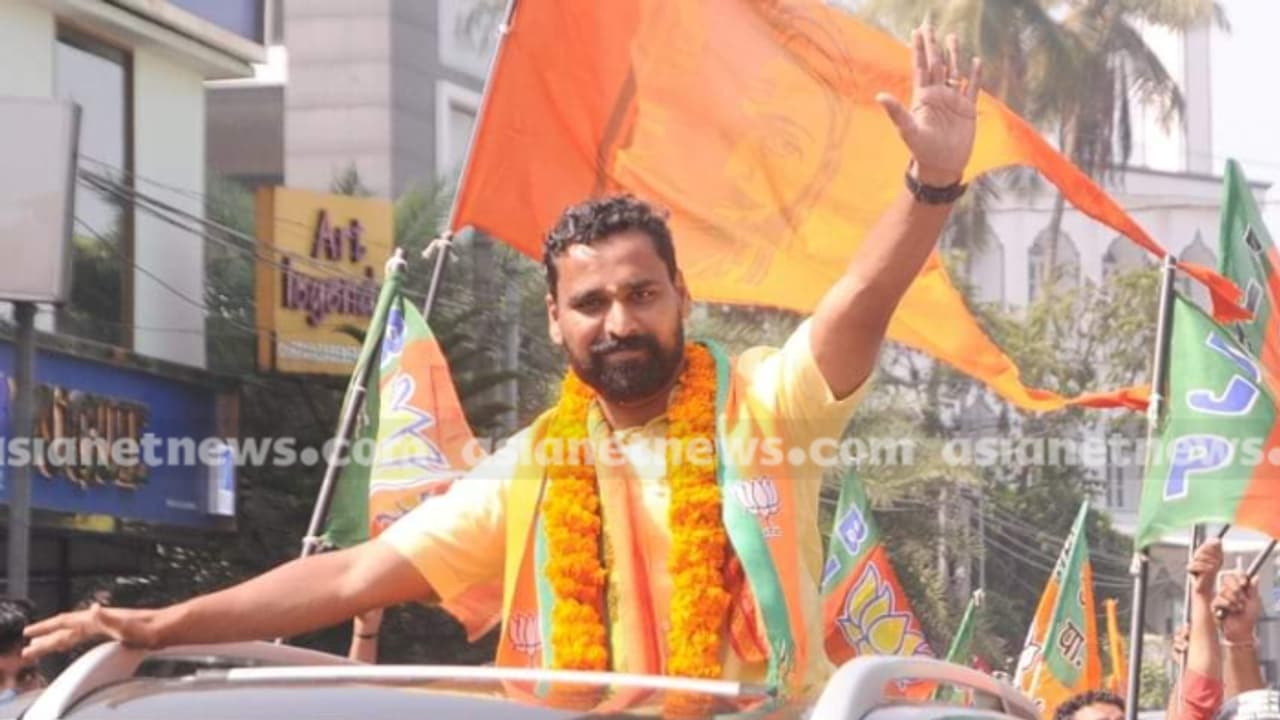 കേരളത്തിൽ നിന്നുള്ള കേന്ദ്രമന്ത്രിമാർക്കെതിരെ ബിജെപി നേതാവ്; രൂക്ഷ വിമർശനം; 'പ്രവർത്തകരോട് ചിരിക്കുന്നില്ല' കേരളത്തിൽ നിന്നുള്ള കേന്ദ്രമന്ത്രിമാർക്കെതിരെ ബിജെപി നേതാവ്; രൂക്ഷ വിമർശനം; 'പ്രവർത്തകരോട് ചിരിക്കുന്നില്ല'