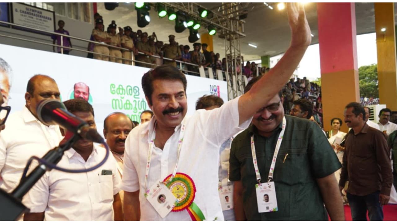 പ്രിയ തക്കുടുകളെ എന്ന് നീട്ടി വിളിച്ച് മമ്മൂട്ടി...; 'കൂടെ മത്സരിക്കുന്നവരാരും മോശക്കാരല്ലെന്ന് തിരിച്ചറിയണം' പ്രിയ തക്കുടുകളെ എന്ന് നീട്ടി വിളിച്ച് മമ്മൂട്ടി...; 'കൂടെ മത്സരിക്കുന്നവരാരും മോശക്കാരല്ലെന്ന് തിരിച്ചറിയണം'