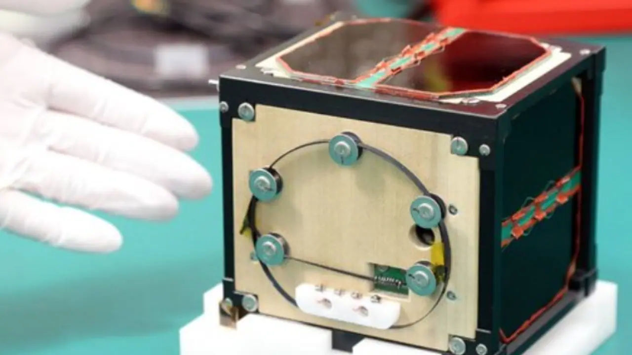 പ്ലൈവുഡില്‍ നിര്‍മിച്ച ഉപഗ്രഹം! ലോകത്തെ ആദ്യ 'വുഡന്‍ സാറ്റ്‍ലൈറ്റ്' വിക്ഷേപിച്ചു; ബഹിരാകാശത്ത് ചരിത്ര പരീക്ഷണം