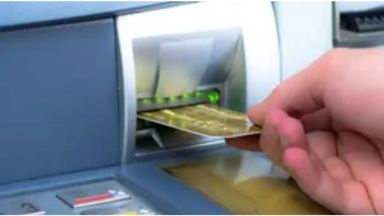 എടിഎമ്മിൽ നിന്ന് 500 രൂപ പിൻവലിച്ച വിദ്യാർത്ഥി ഞെട്ടി, ബാലൻസ് 87.65 കോടി! 'കോടിപതി'യായത് 5 മണിക്കൂർ മാത്രം