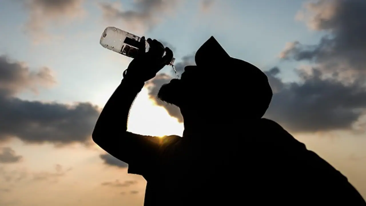 SHOCKING! Man drank 4.5 ltr of sugary soft drink daily & no water for 10 years. Here's how it WRECKED his body SHOCKING! Man drank 4.5 ltr of sugary soft drink daily & no water for 10 years. Here's how it WRECKED his body