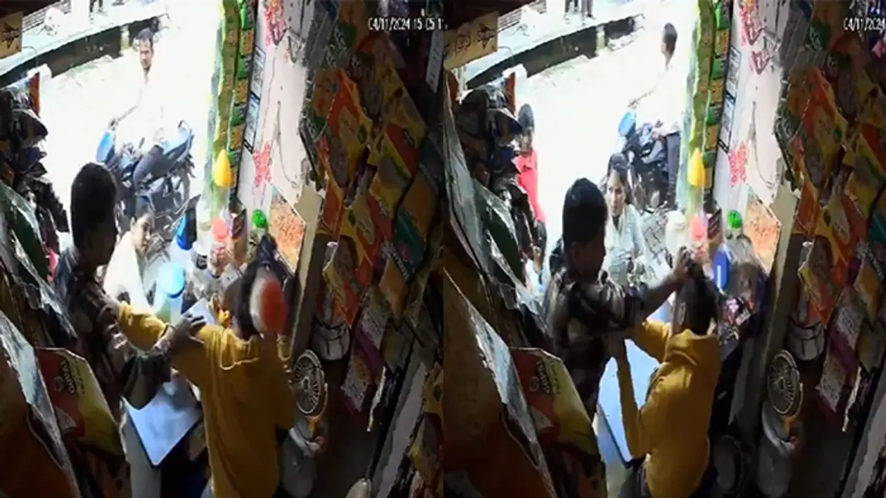 UP SHOCKER! Constable, his wife pulls woman shopkeeper by hair, thrashes her after fight over dues (WATCH) UP SHOCKER! Constable, his wife pulls woman shopkeeper by hair, thrashes her after fight over dues (WATCH)