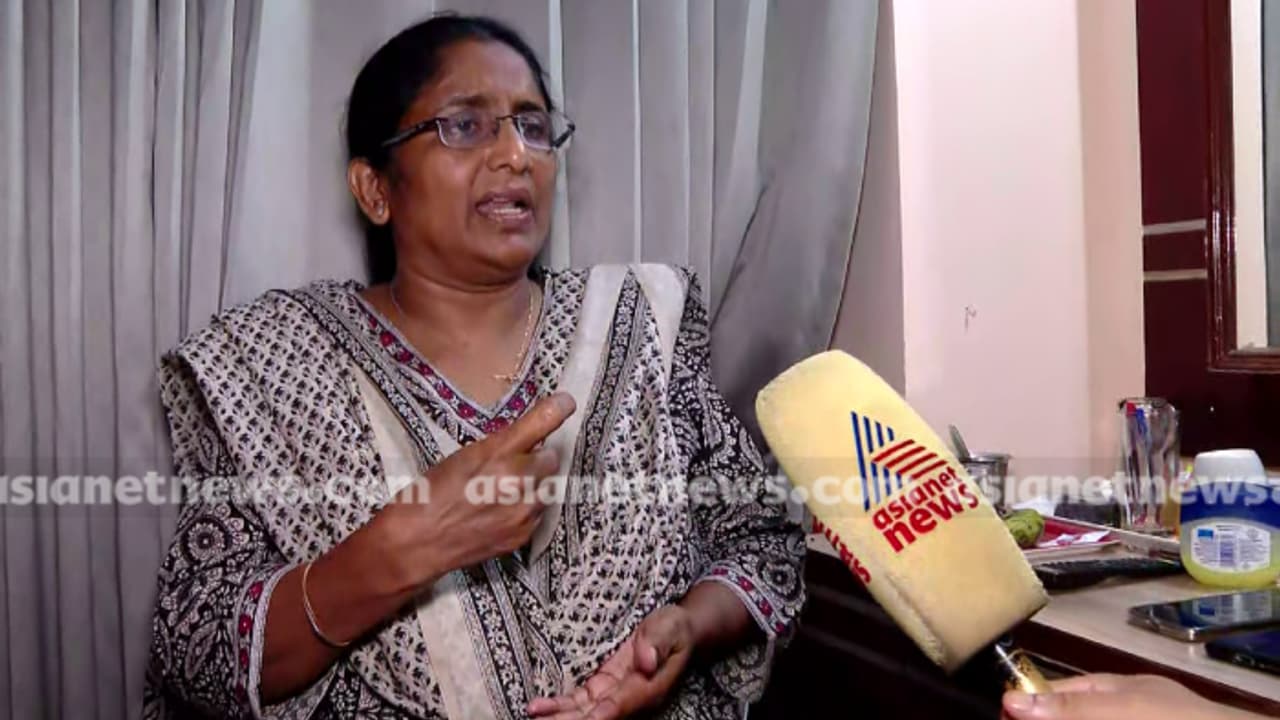 വാതിലിൽ മുട്ട് കേട്ടത് രാത്രി 12 ന്, നൈറ്റ് ഡ്രെസിലായിരുന്നുവെന്ന് ഷാനിമോൾ; 'റഹീമിനോട് പരമപുച്ഛവും സഹതാപവും' വാതിലിൽ മുട്ട് കേട്ടത് രാത്രി 12 ന്, നൈറ്റ് ഡ്രെസിലായിരുന്നുവെന്ന് ഷാനിമോൾ; 'റഹീമിനോട് പരമപുച്ഛവും സഹതാപവും'