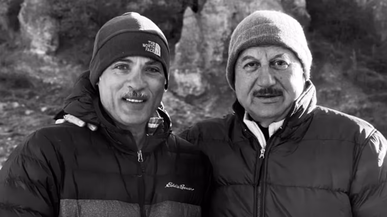 Sooraj Barjatya celebrate 40 years of Anupam Kher in cinema and actor upcoming film Vijay 69 writing a letter Sooraj Barjatya celebrate 40 years of Anupam Kher in cinema and actor upcoming film Vijay 69 writing a letter