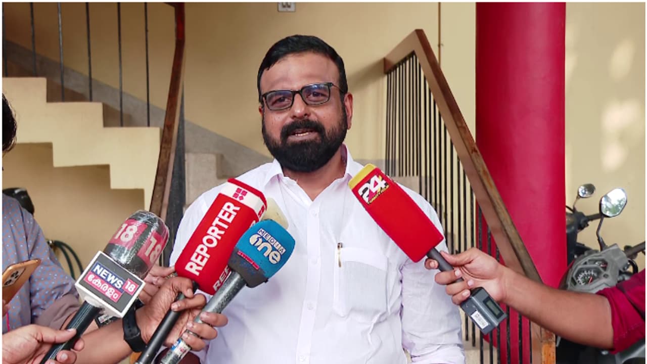 'പണം ഇന്നലെ വന്നിട്ടുണ്ട്, ആ സമയം ഷാഫി അവിടെ ഉണ്ട്'; ഹോട്ടലിൽ പണം എത്തിയെന്ന് ആവർത്തിച്ച് കെപി അനിൽകുമാർ‌