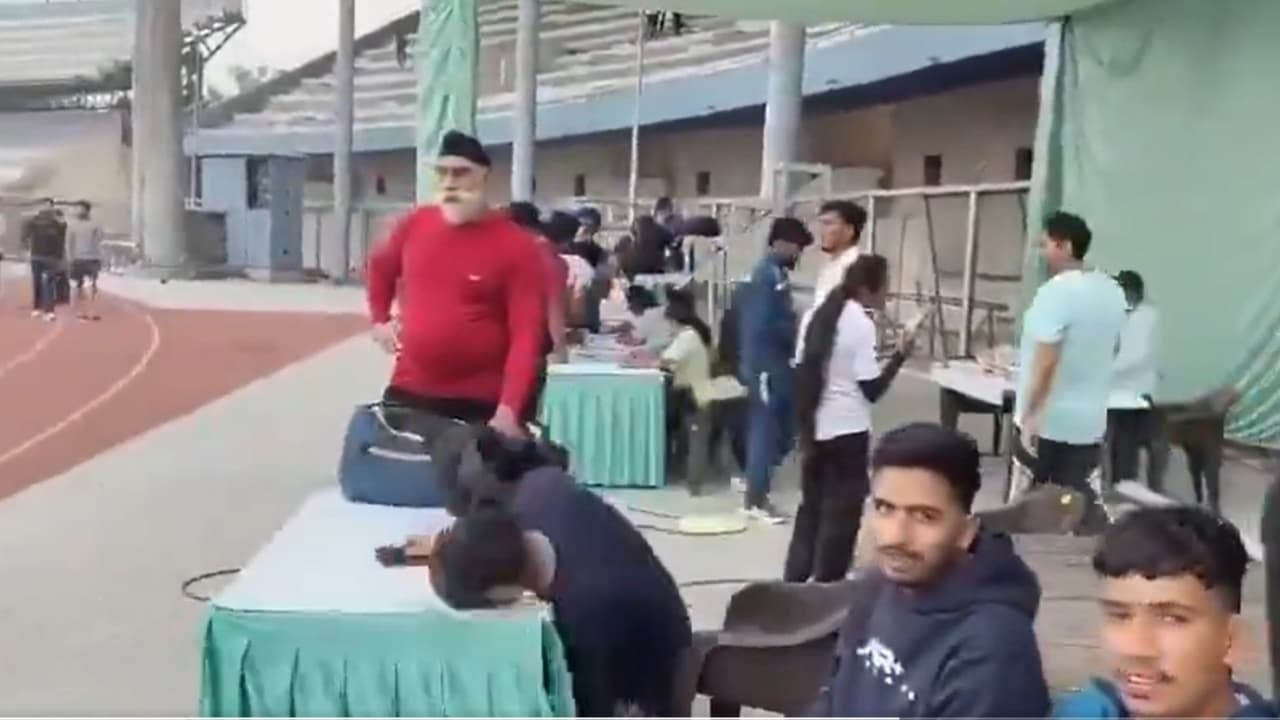 Caught on cam: Athlete collapses while talking to friend over phone at Ludhiana stadium, dies (WATCH) Caught on cam: Athlete collapses while talking to friend over phone at Ludhiana stadium, dies (WATCH)