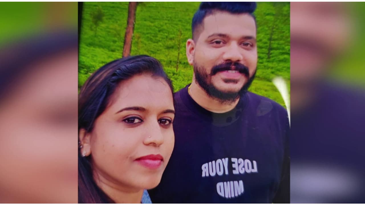 ഷെമിയുടെ കെണിയിൽ വീണ് ഭാര്യയുടെയും അമ്മയുടെയും സ്വർണം വരെ വിൽക്കേണ്ടി വന്ന 63കാരൻ, ഒടുവിൽ വിവരം പറഞ്ഞത് മകനോട് ഷെമിയുടെ കെണിയിൽ വീണ് ഭാര്യയുടെയും അമ്മയുടെയും സ്വർണം വരെ വിൽക്കേണ്ടി വന്ന 63കാരൻ, ഒടുവിൽ വിവരം പറഞ്ഞത് മകനോട്